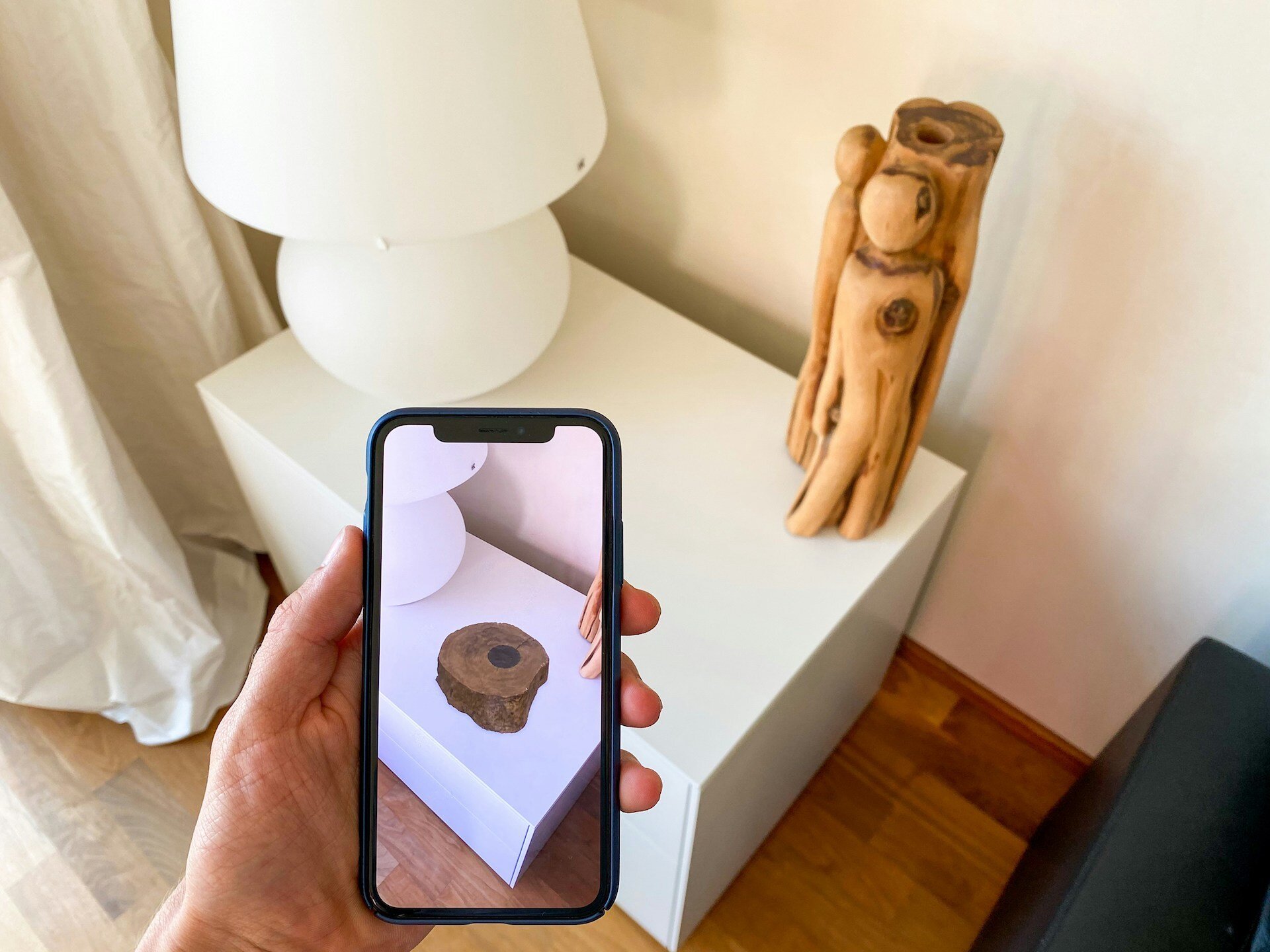 Augmented Reality (AR) Shopping: How Virtual Try-Ons Are Changing Consumer Behavior